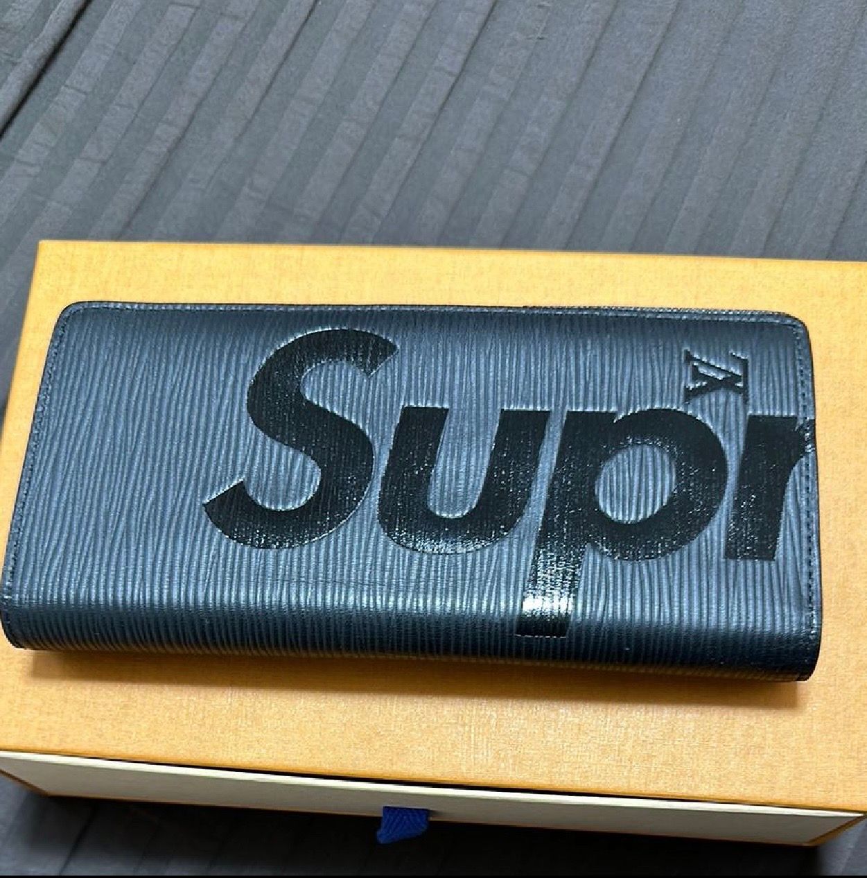 Supreme / Louis Vuitton Epi Portefeuille Brazza "Noir"