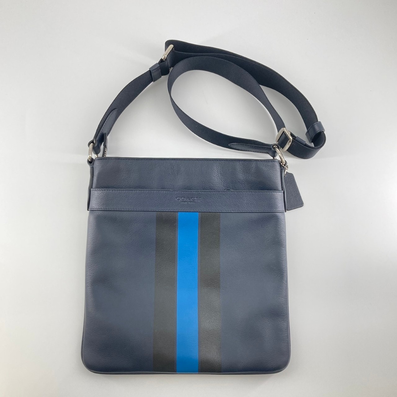 COACH(コーチ) チャールズ ヴァーシティ F23216 ショルダーバッグ ブラック×ブルー