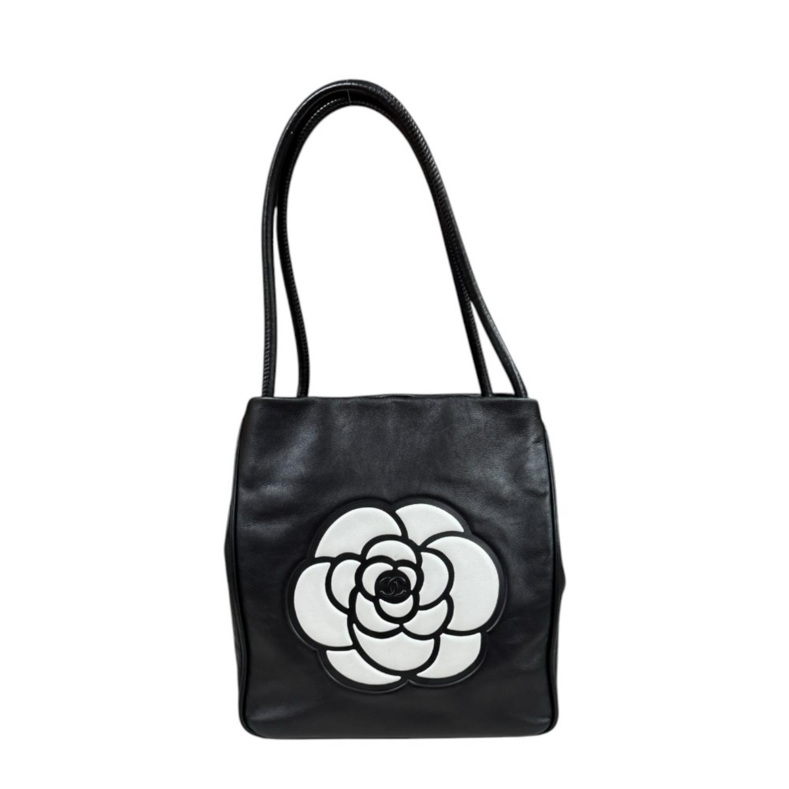샤넬 카멜리아 토트 백 가죽 A20856 블랙 여성 CHANEL 중고