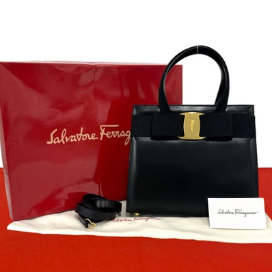 Salvatore Ferragamo サルヴァトーレフェラガモ ヴァラリボン 金具 レザー ショルダーバッグ ブラック
40134