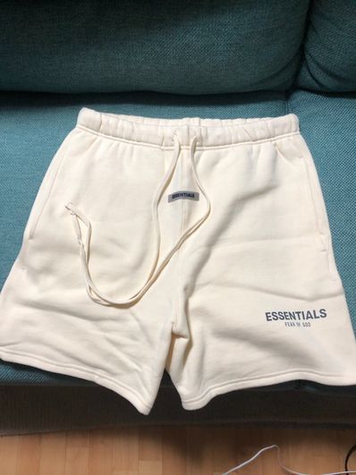 FEAR OF GOD ESSENTIALS Fleece Shorts "Buttercream"