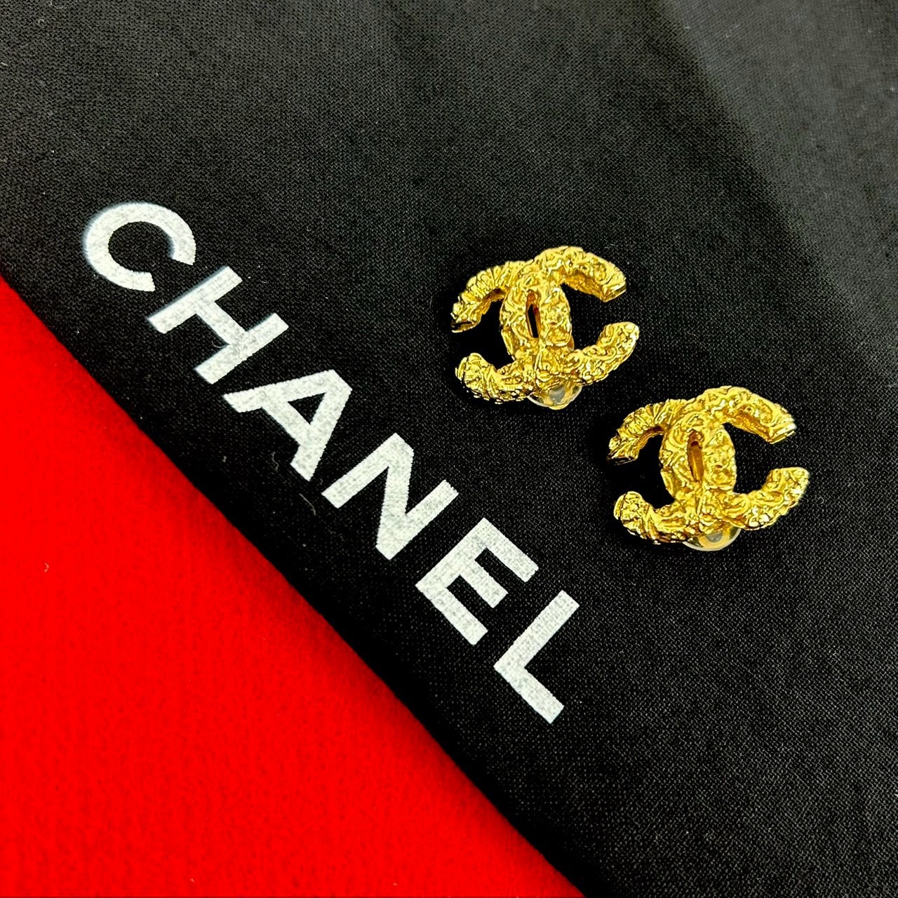 CHANEL シャネル ココマーク 溶岩 モチーフ イヤリング GP イヤリング ゴールド
23403