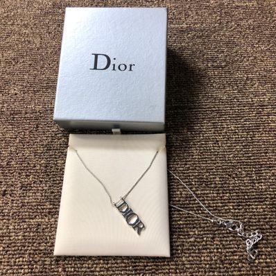 ディオール ロゴ ネックレス