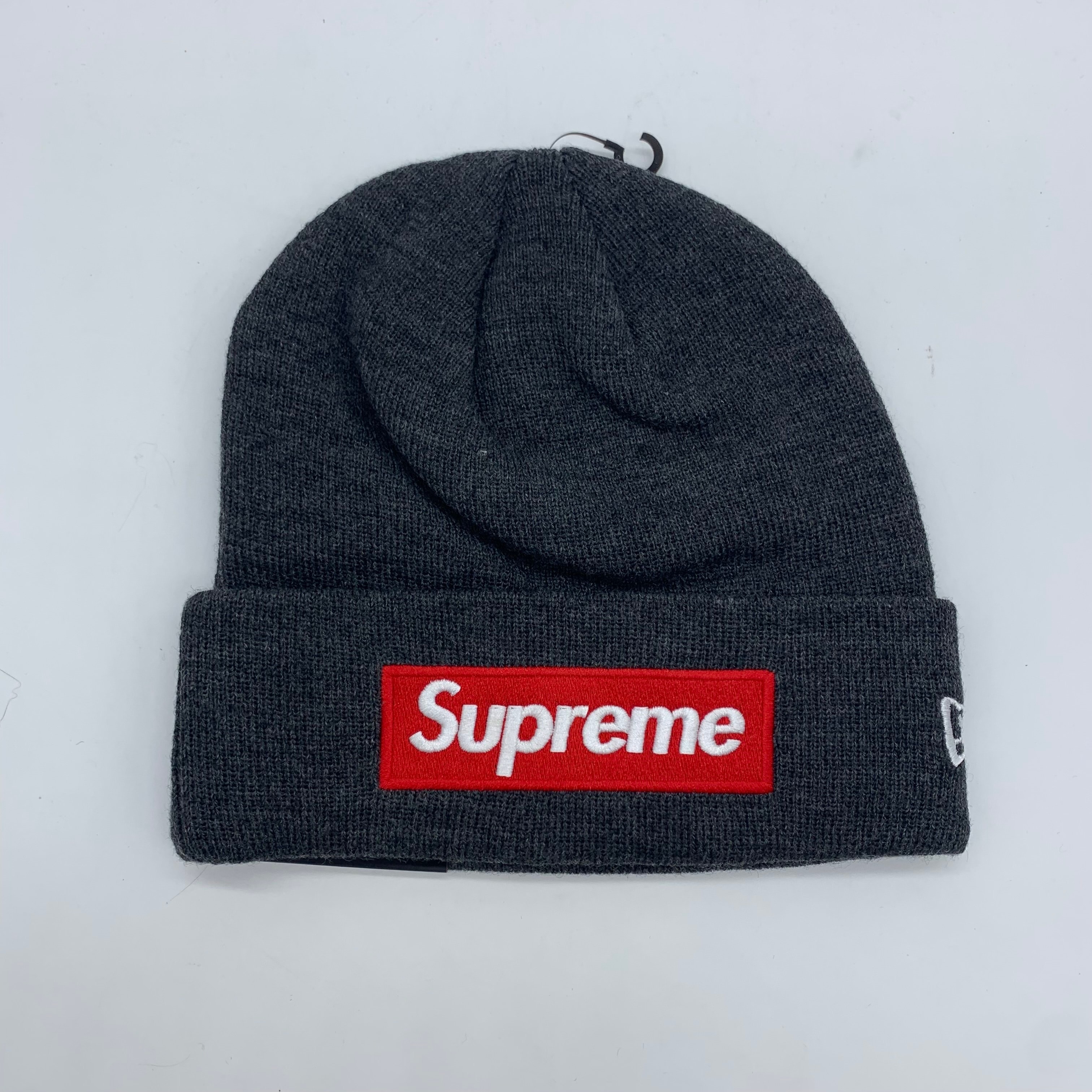 Supreme New Era® Box Logo Beanie "Charcoal" (21FW)