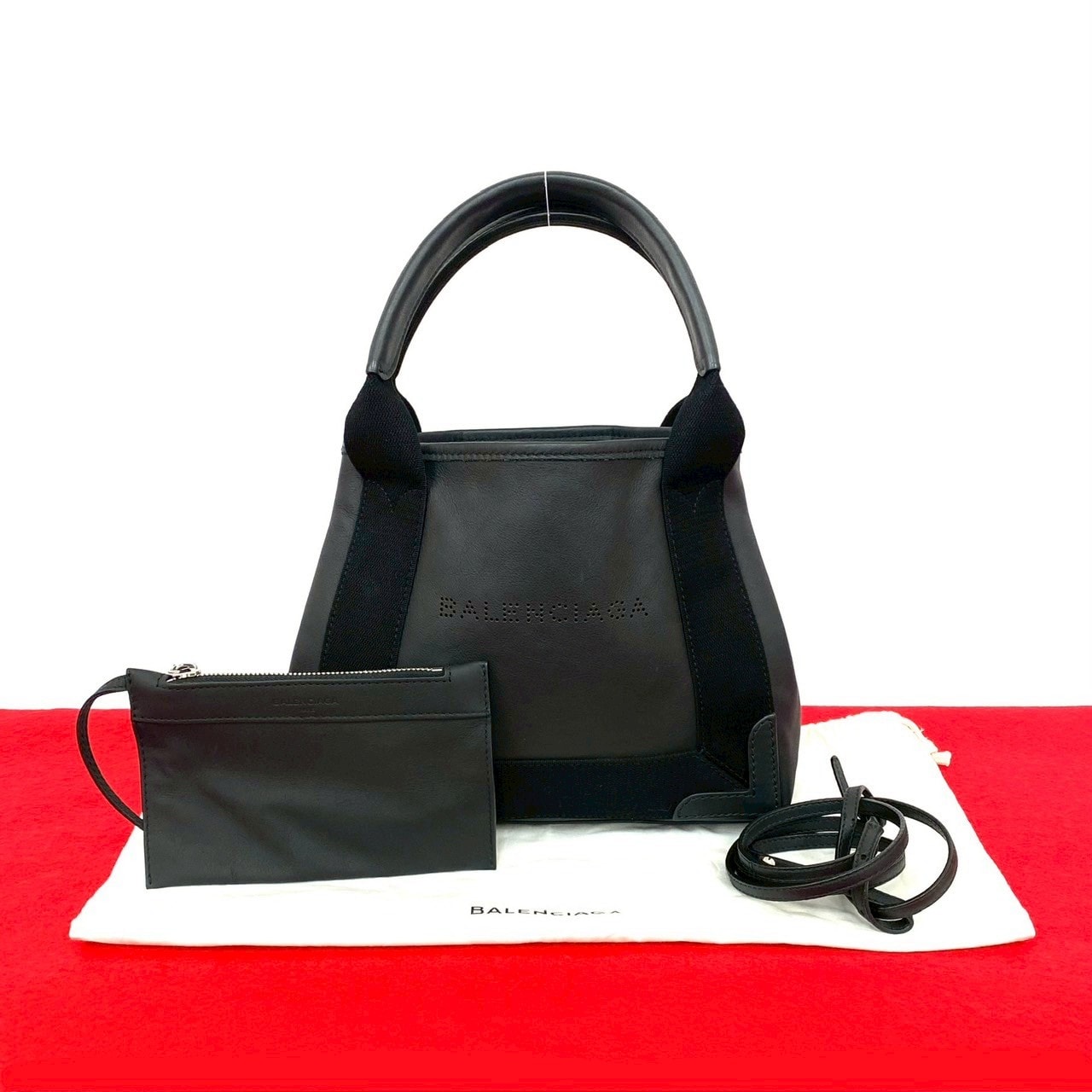 BALENCIAGA バレンシアガ ネイビーカバス XS レザー ショルダーバッグ ブラック
 89929