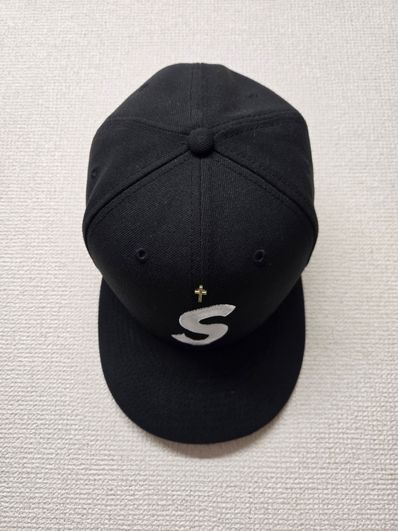 Supreme Gold Cross S Logo New Era "Black"