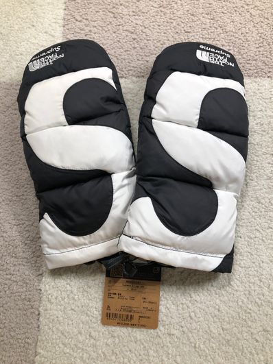 Supreme x The North Face S Logo Nuptse Mitts "Black"