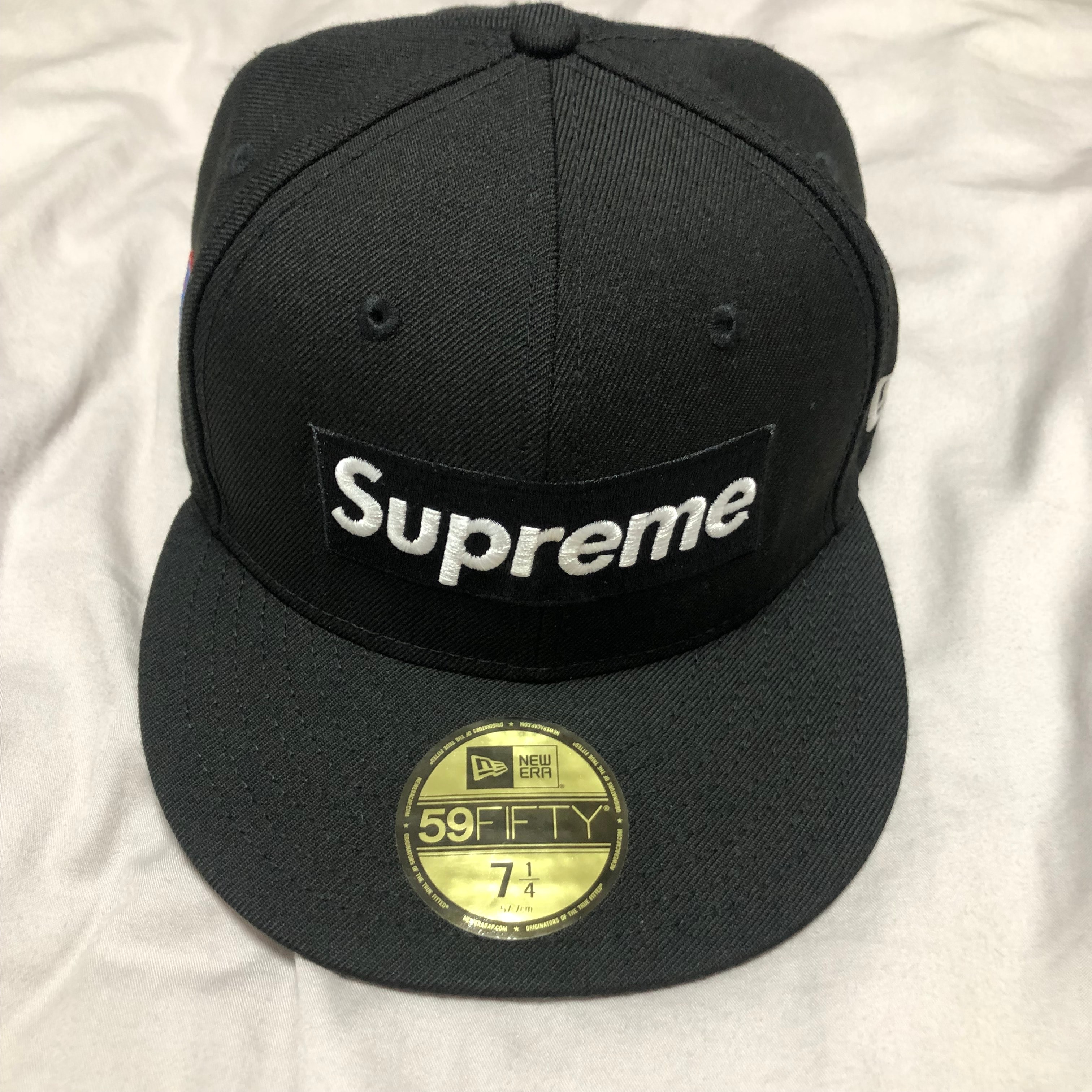 Supreme World Famous Box Logo New Era® "Black"