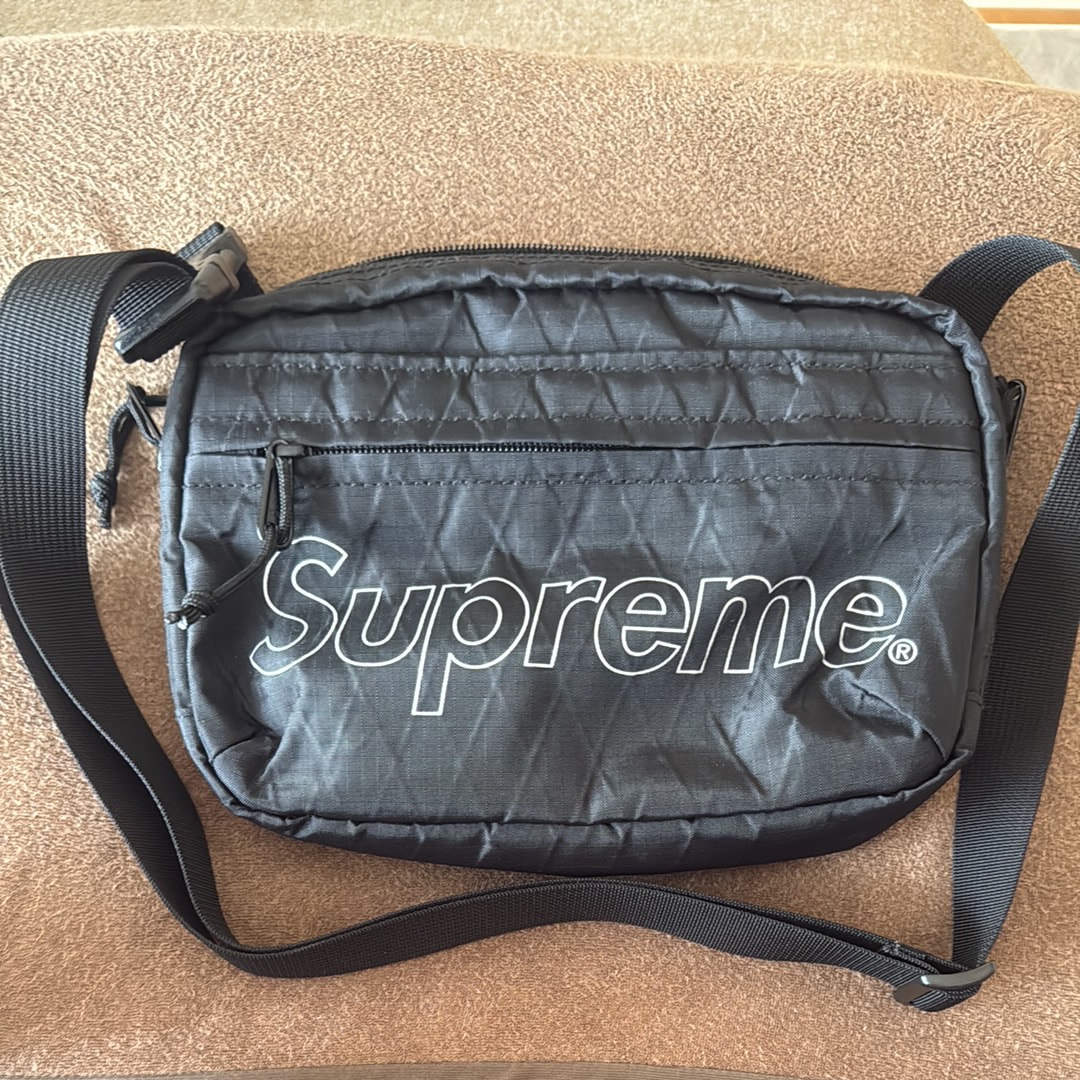 Supreme 18FW Shoulder Bag 