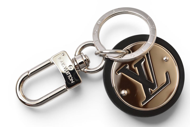 ルイヴィトン バッグチャーム/キーホルダー LOUIS VUITTON LVサークル M67362 シルバー ブラック レザー メタル メンズ レディース【中古】