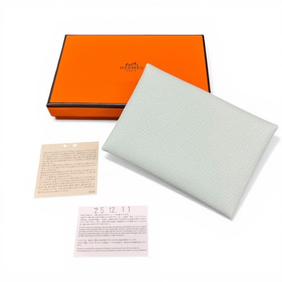 HERMES 未使用品 エルメス CALVI DUO VERSO カルヴィ デュオ ヴェルソ シェーブル ヴィールフィズ ヴェールモワイヤン コインケース W刻印 2024年 レザー ライトグリーン 箱付き プレゼント ギフト 美品 Sランク 中古 鑑定済