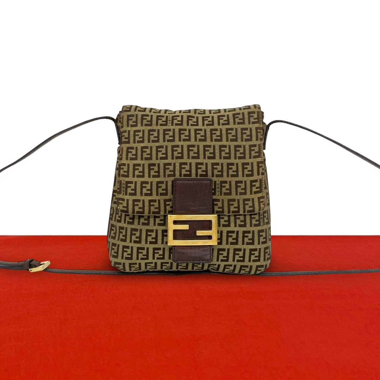 FENDI フェンディ ズッキーノ 柄 FF ロゴ 金具 キャンバス レザー ショルダーバッグ ブラウン
 37194