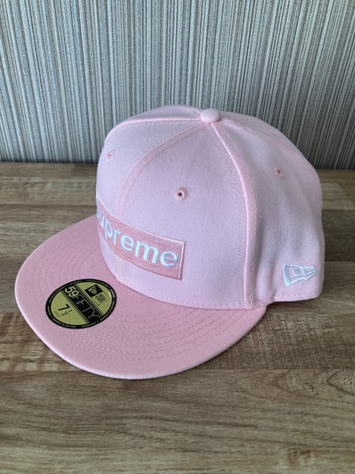 Supreme Champions Box Logo New Era® "Pink"