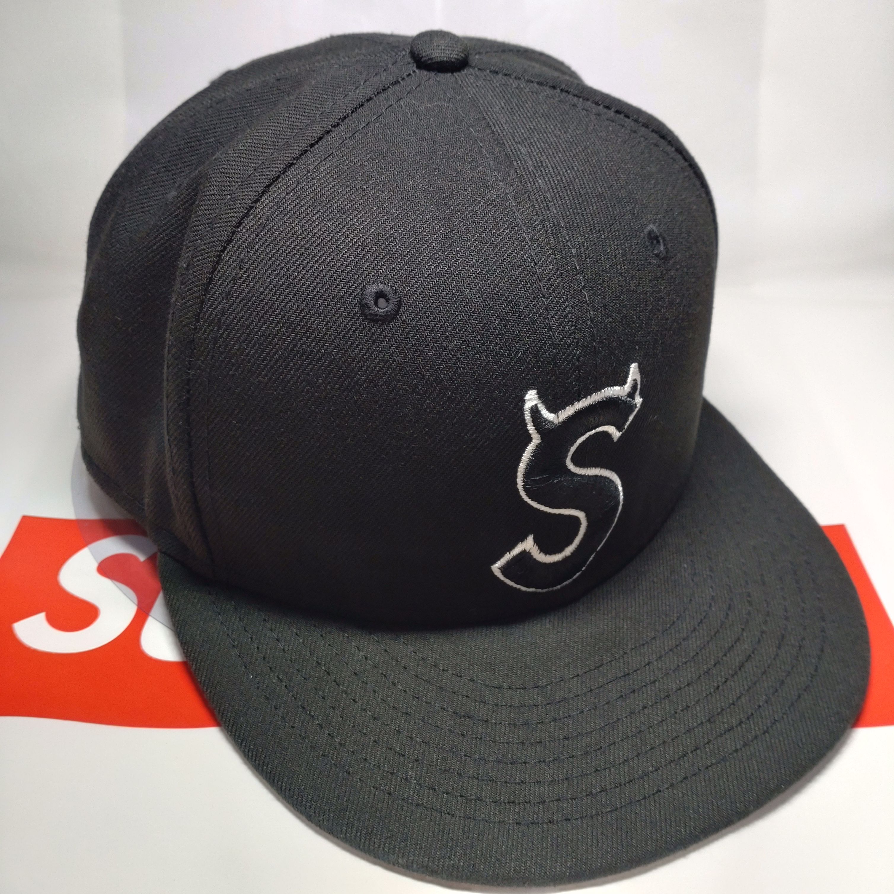Supreme S Logo New Era "Black" (22FW)