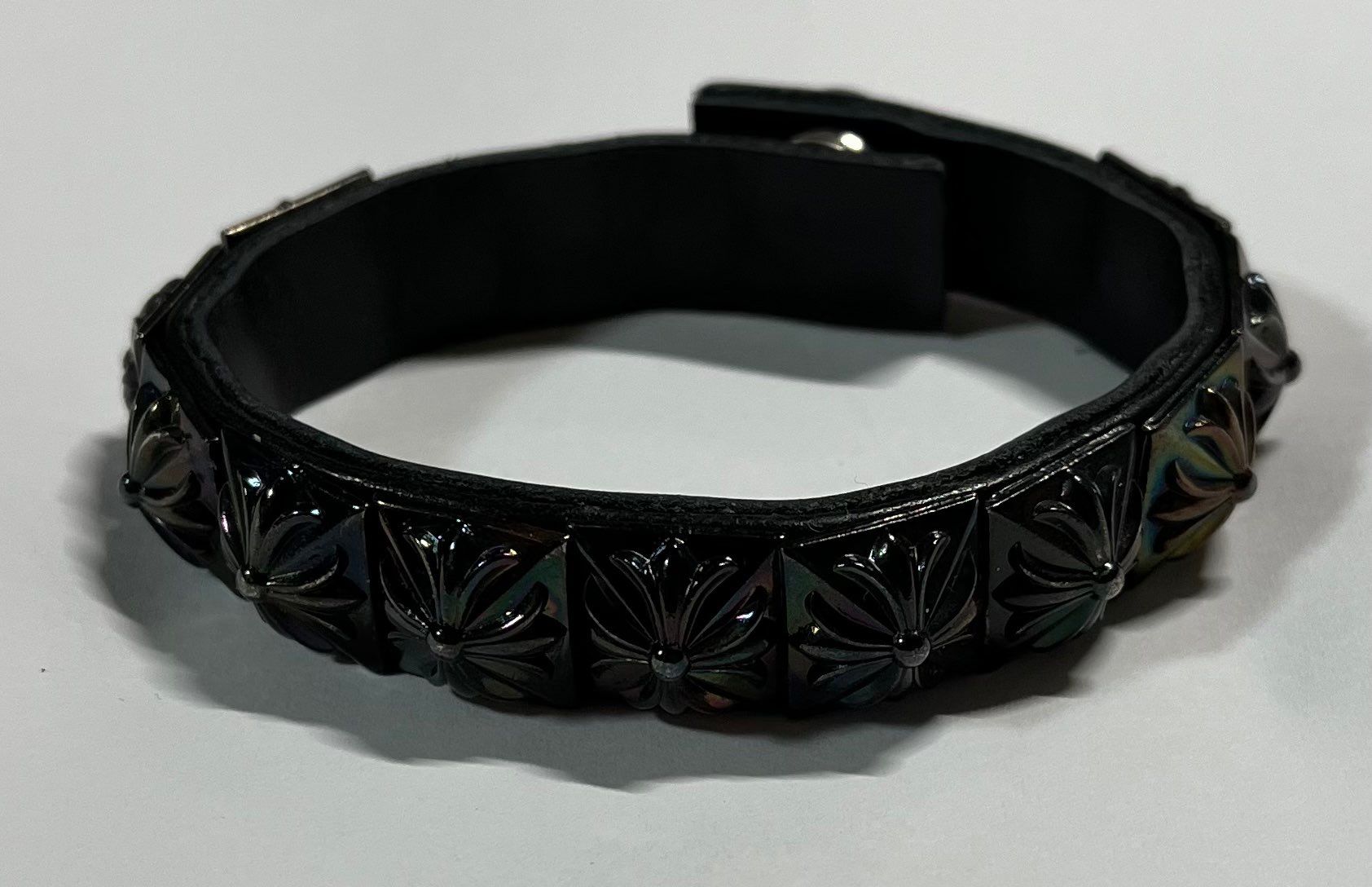 クロムハーツ ゼロ ピラミッド レザー ブレスレット