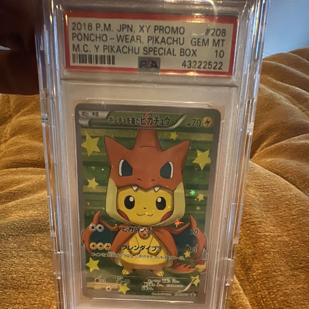 ポンチョを着たピカチュウ: プロモ[XY-P 208/XY-P](BREAK スペシャルBOX「メガリザードンYのポンチョを着たピカチュウ」)