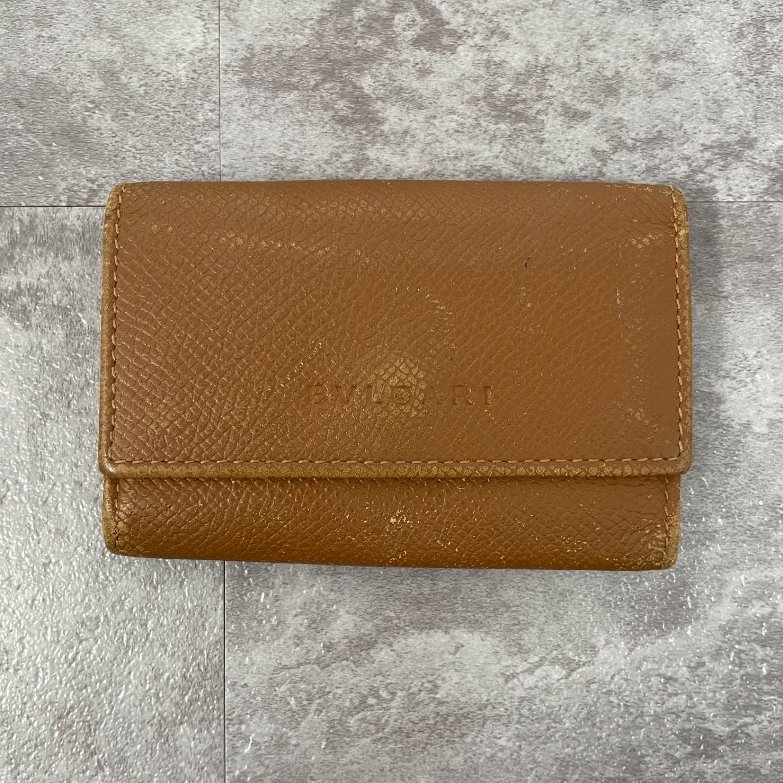 【BVLGARI】ブルガリ ロゴ刻印キーケース ロゴプレートモチーフ レザー メンズ イタリア製 ブラウン 茶色 6連キーケース シボ革 ゴールド金具