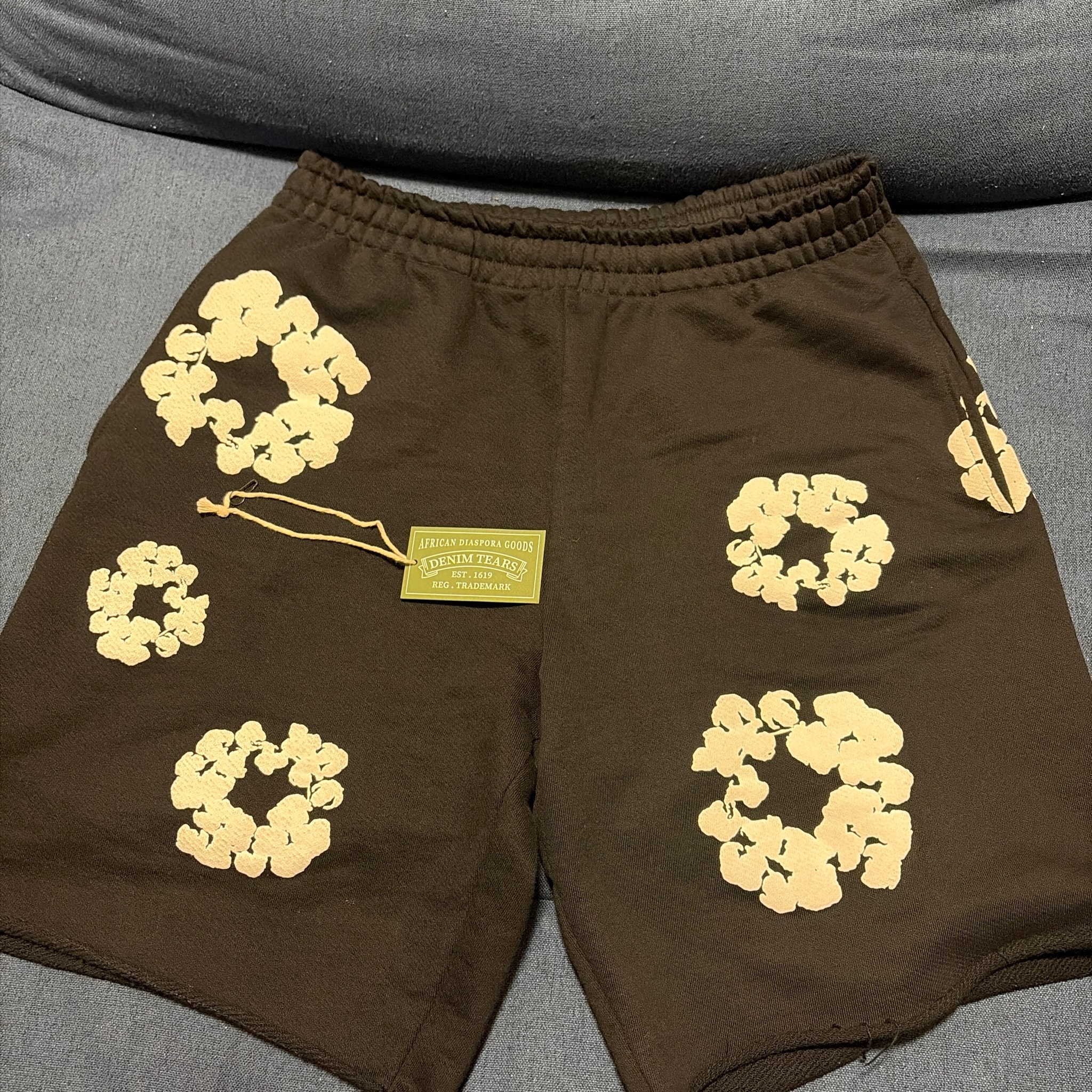 DENIM TEARS Cotton Wreath Sweatshorts "Black"