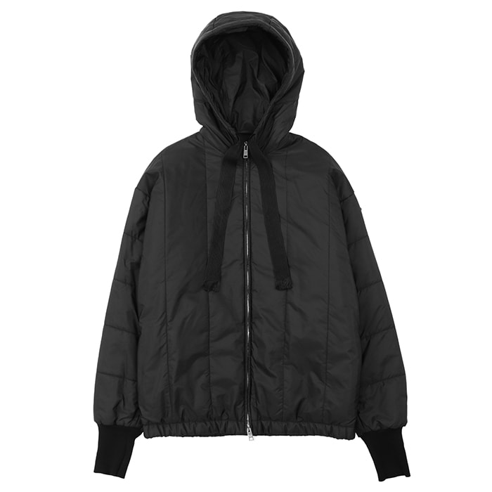 【美品】PRADA プラダ パテッドジャケット サイズ 38 レディース 2021年モデル フーディー ロングリブカフス シグネチャー トライアングル ロゴ プレート 軽量 アウター ブラック 黒 カンボジア製