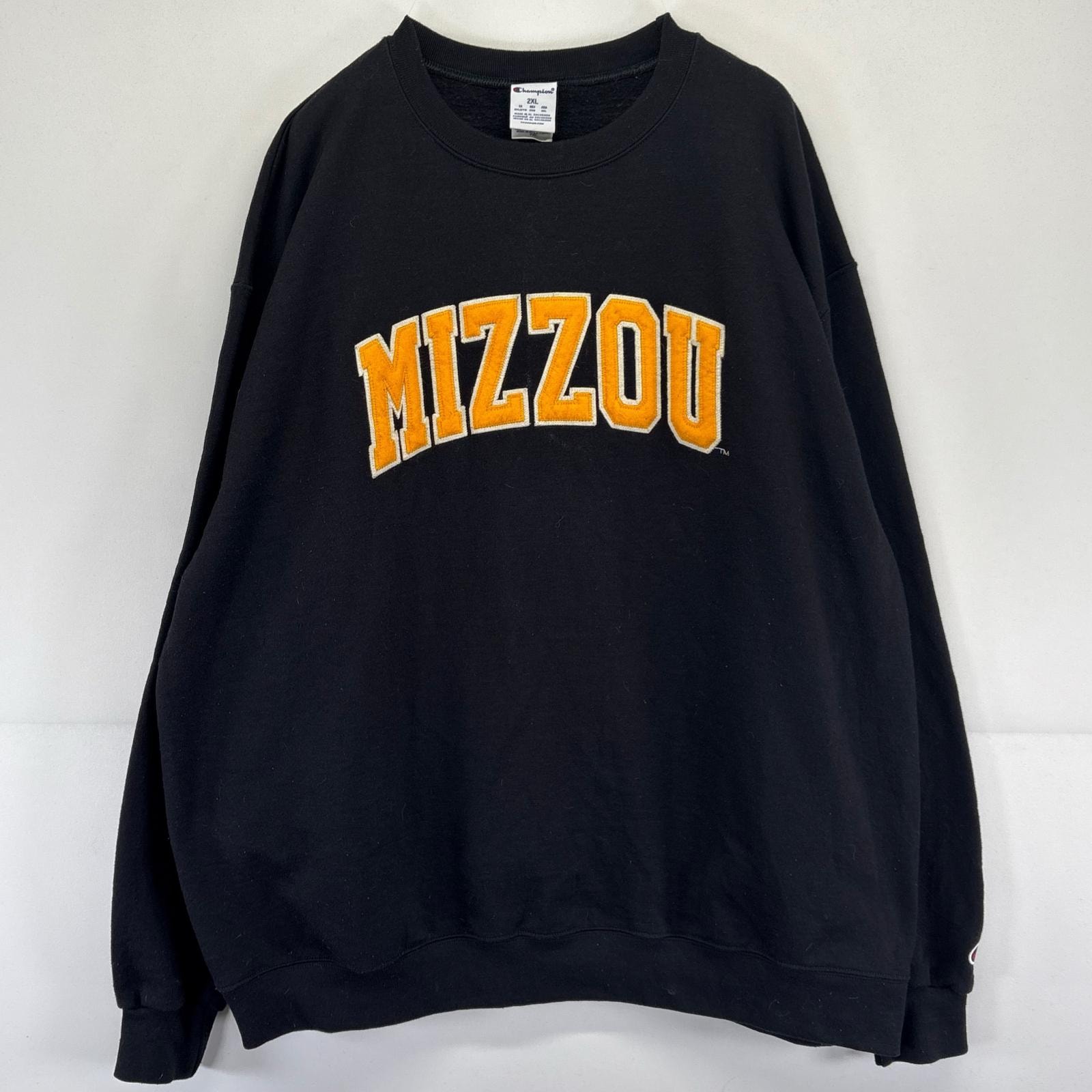 古着 チャンピオン Champion スウェット ロゴ刺繍 クルーネック トレーナー カレッジロゴ 大きいサイズ 2XL  ブラック系 メンズ