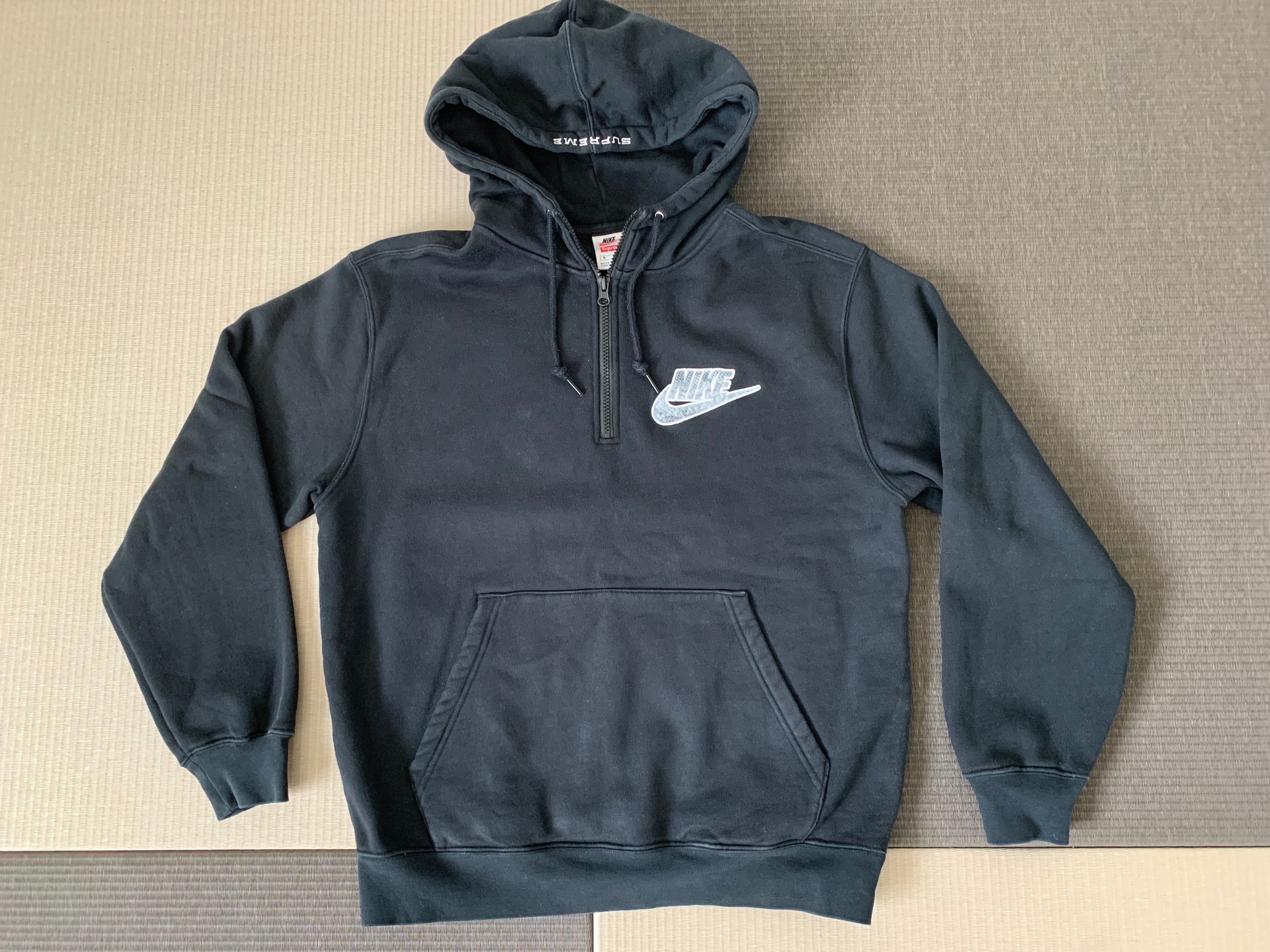 Supreme / Nike® Half Zip Hooded Sweatshirt "Black"