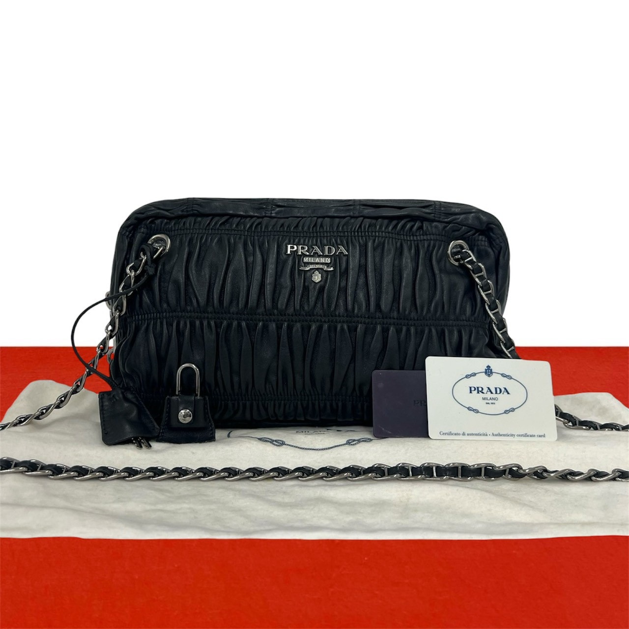 PRADA プラダ ロゴ 金具 ギャザー レザー ショルダーバッグ ブラック
20051