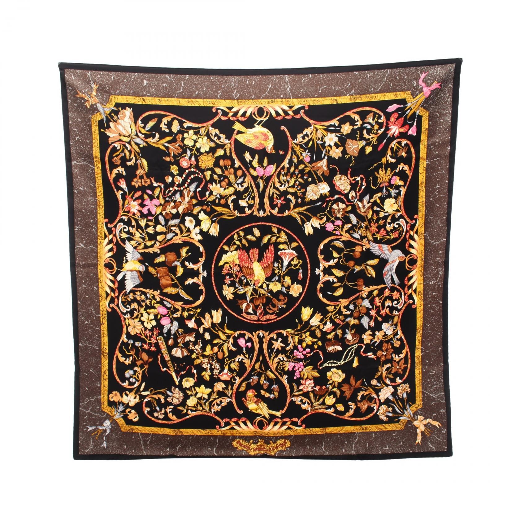 エルメス HERMES カレ90 PIERRES d'Orient et d'OCCIDENT スカーフ 衣料品 シルク シルク レディース ブラック系 / イエロー系 / マルチカラー 【中古】