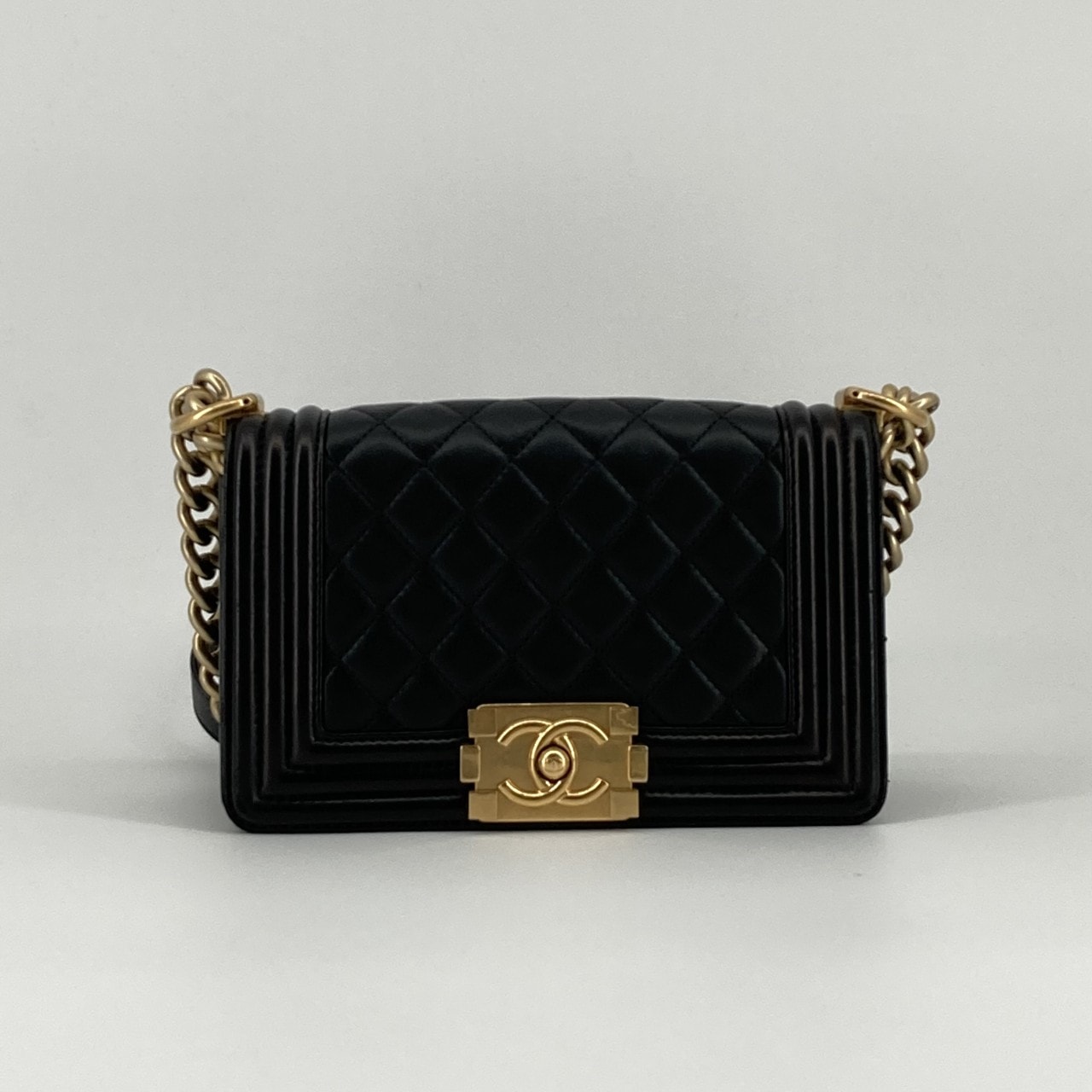 CHANEL(シャネル) ボーイシャネル スモール 24番台 チェーンショルダー グレインカーフレザー A67085 ショルダーバッグ ブラック