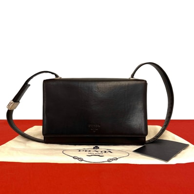 PRADA プラダ ロゴ 刻印 レザー ショルダーバッグ ブラウン
46606