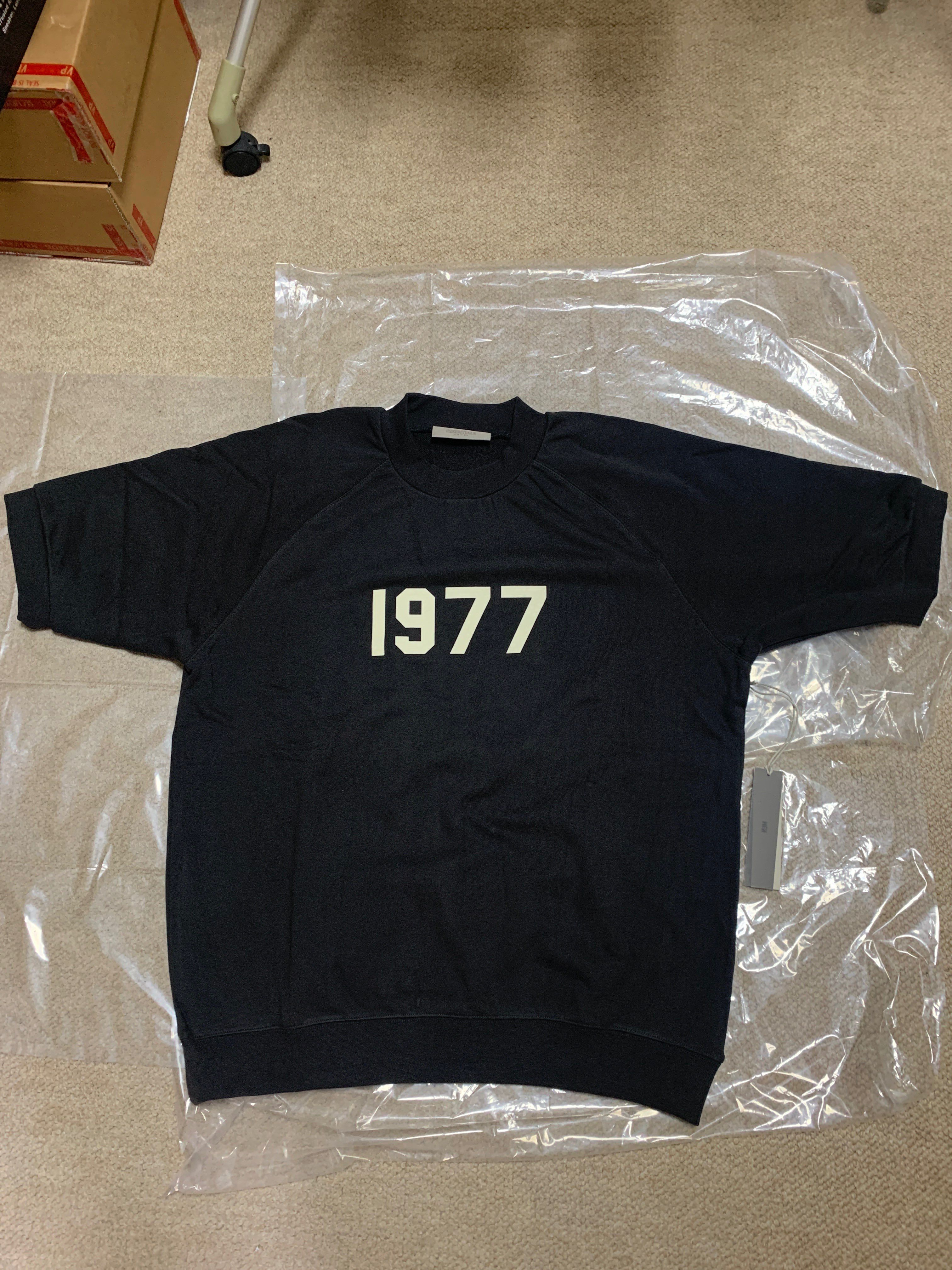 FEAR OF GOD ESSENTIALS 1977 SS RAGLAN CREWNECK "Iron"