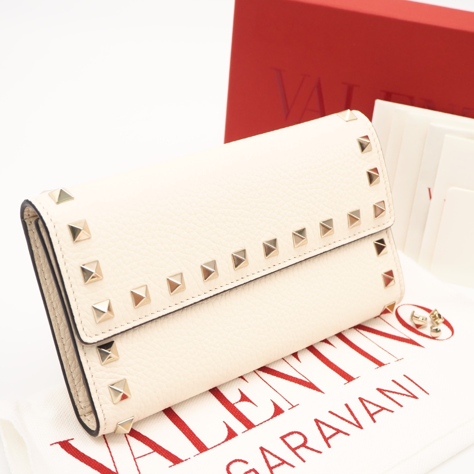 極美品 VALENTINO ヴァレンティノ ロックスタッズ レザー ロングウォレット ヴァレンティノ・ガラヴァーニ WPO252VSH126 長財布 アイボリー レザー レディース