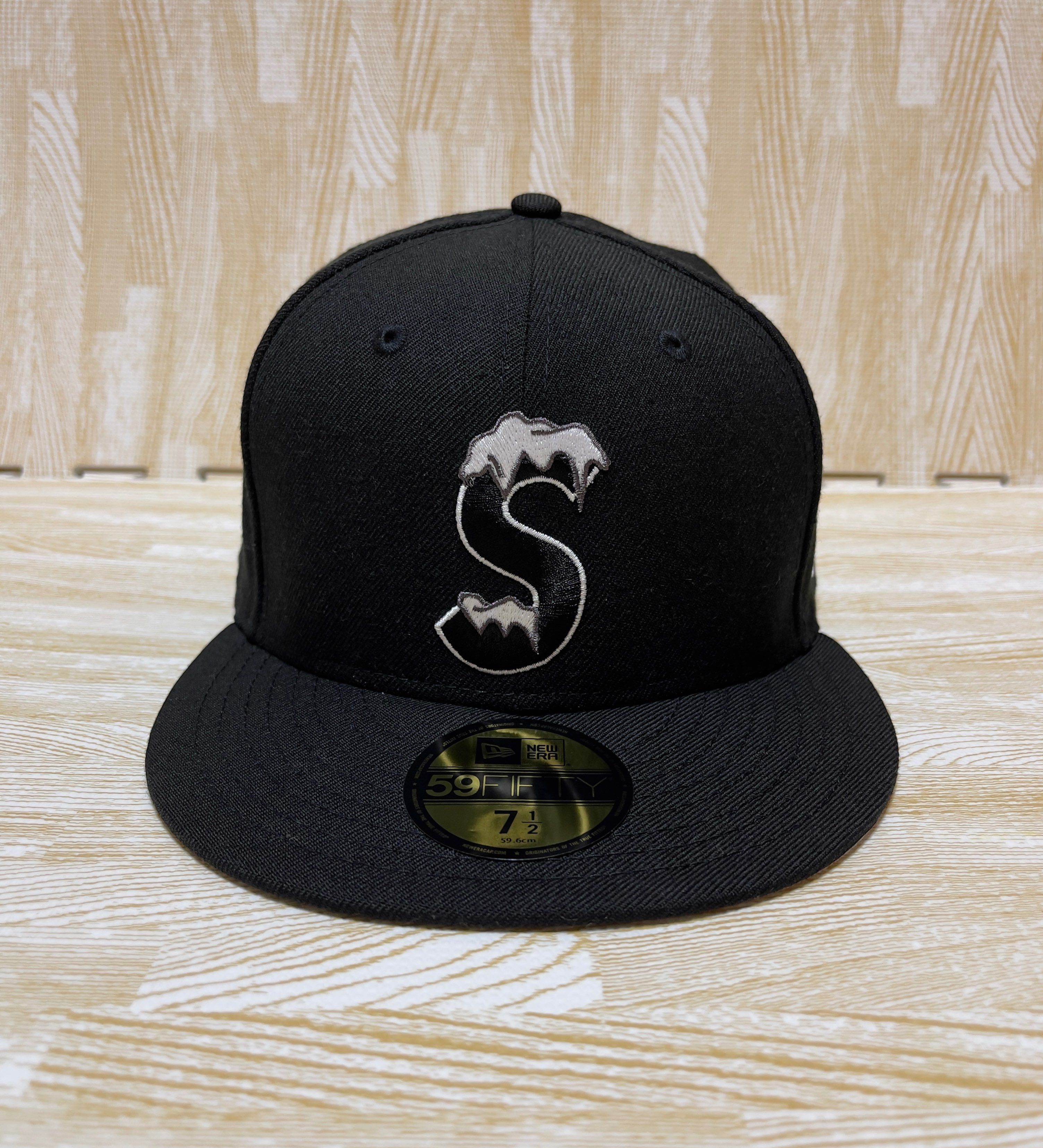 Supreme S Logo New Era® "Black" (20FW)