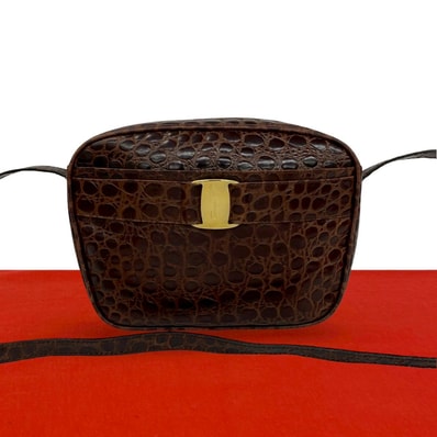 Salvatore Ferragamo サルヴァトーレフェラガモ ヴァラ ロゴ 金具 レザー ショルダーバッグ ブラウン
04726
