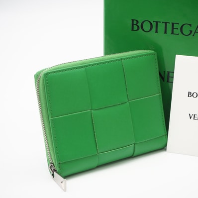 美品 BOTTEGAVENETA ボッテガヴェネタ イントレチャート大 カセット コンパクトジップアラウンドウォレット パラキート 649596 二つ折り財布 グリーン カーフレザー レディース