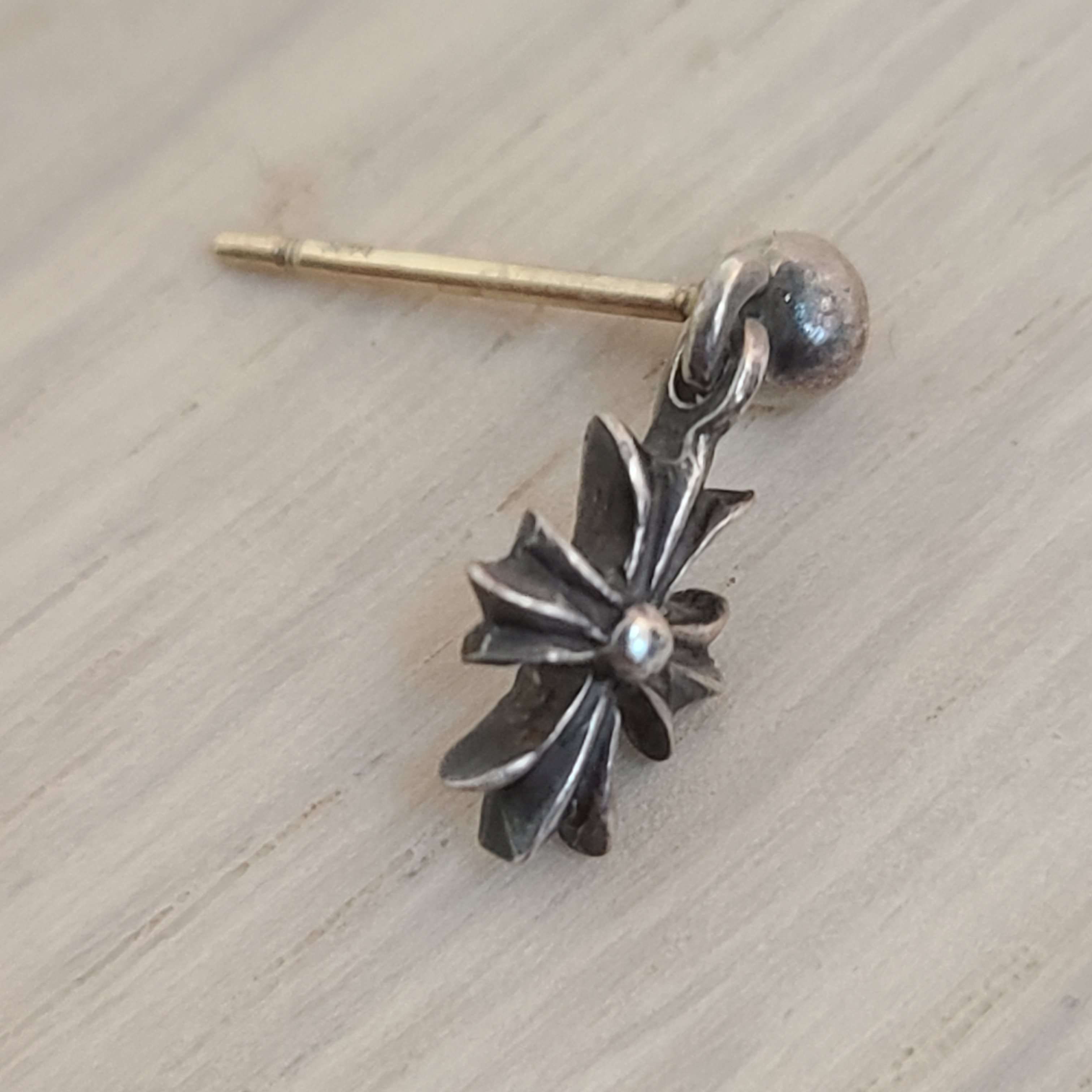 クロムハーツ タイニーE CHプラス ピアス