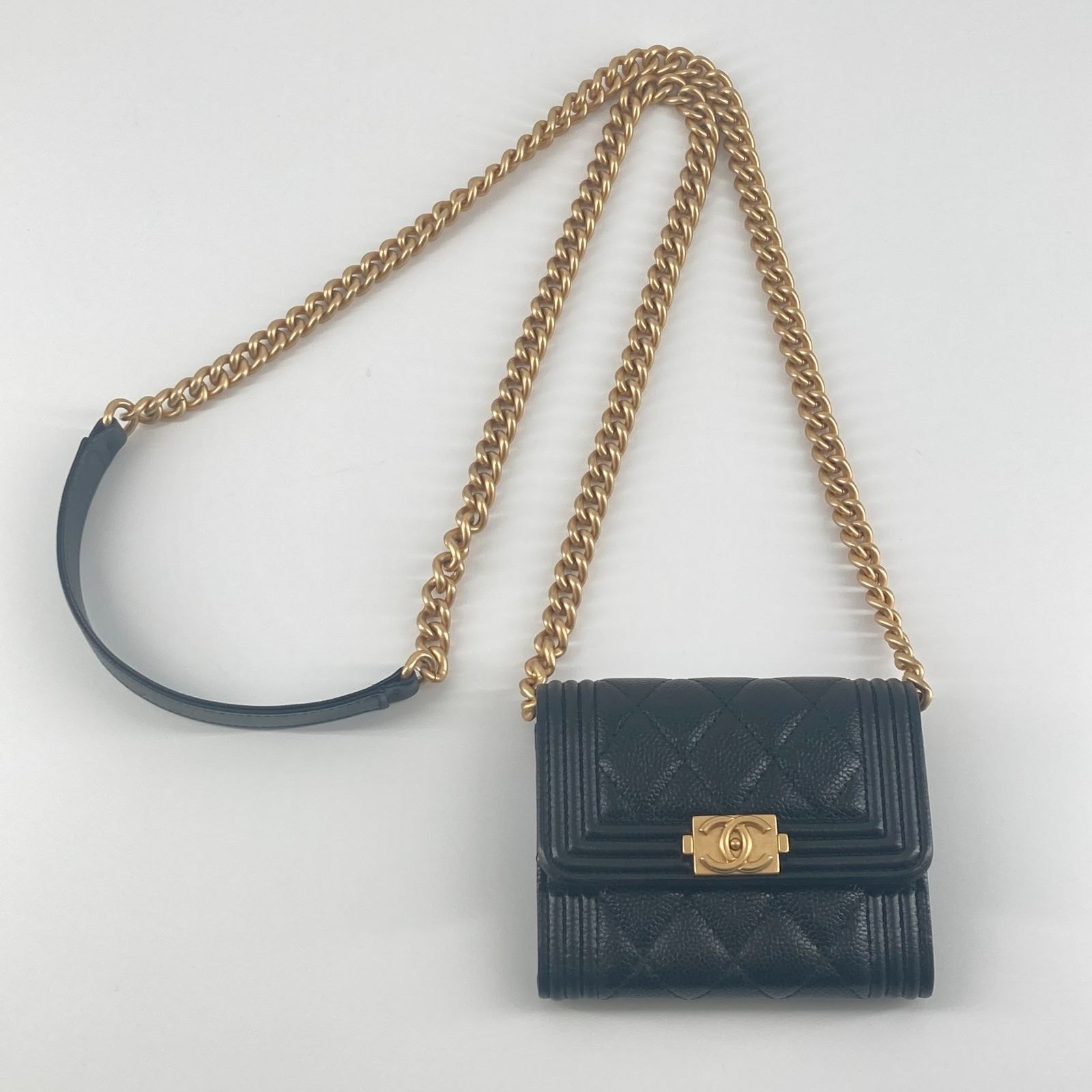 CHANEL(シャネル)ボーイシャネル キャビアスキン AP2206 チェーンケース ブラック