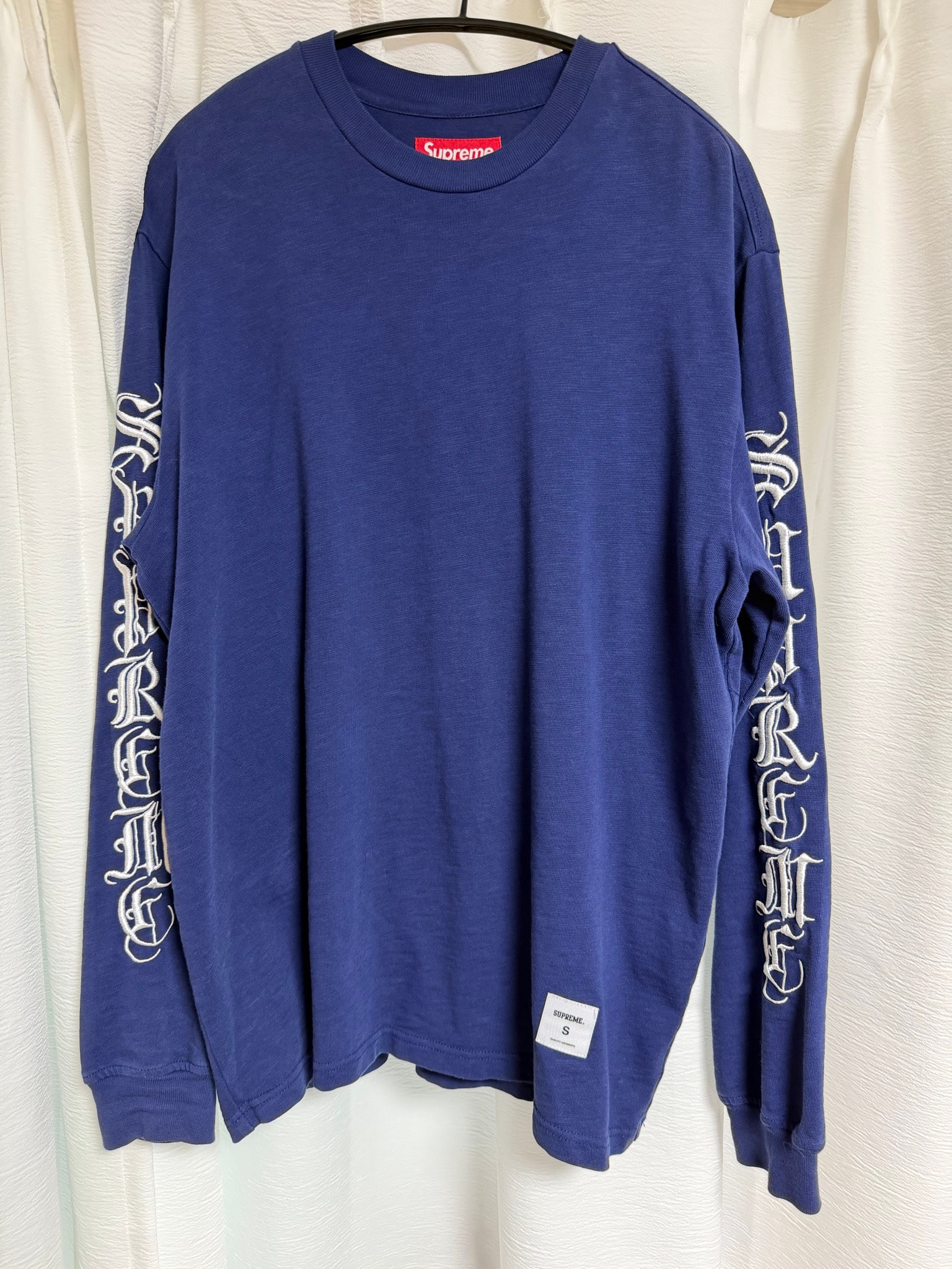 Supreme Old English L/S Top "Navy"