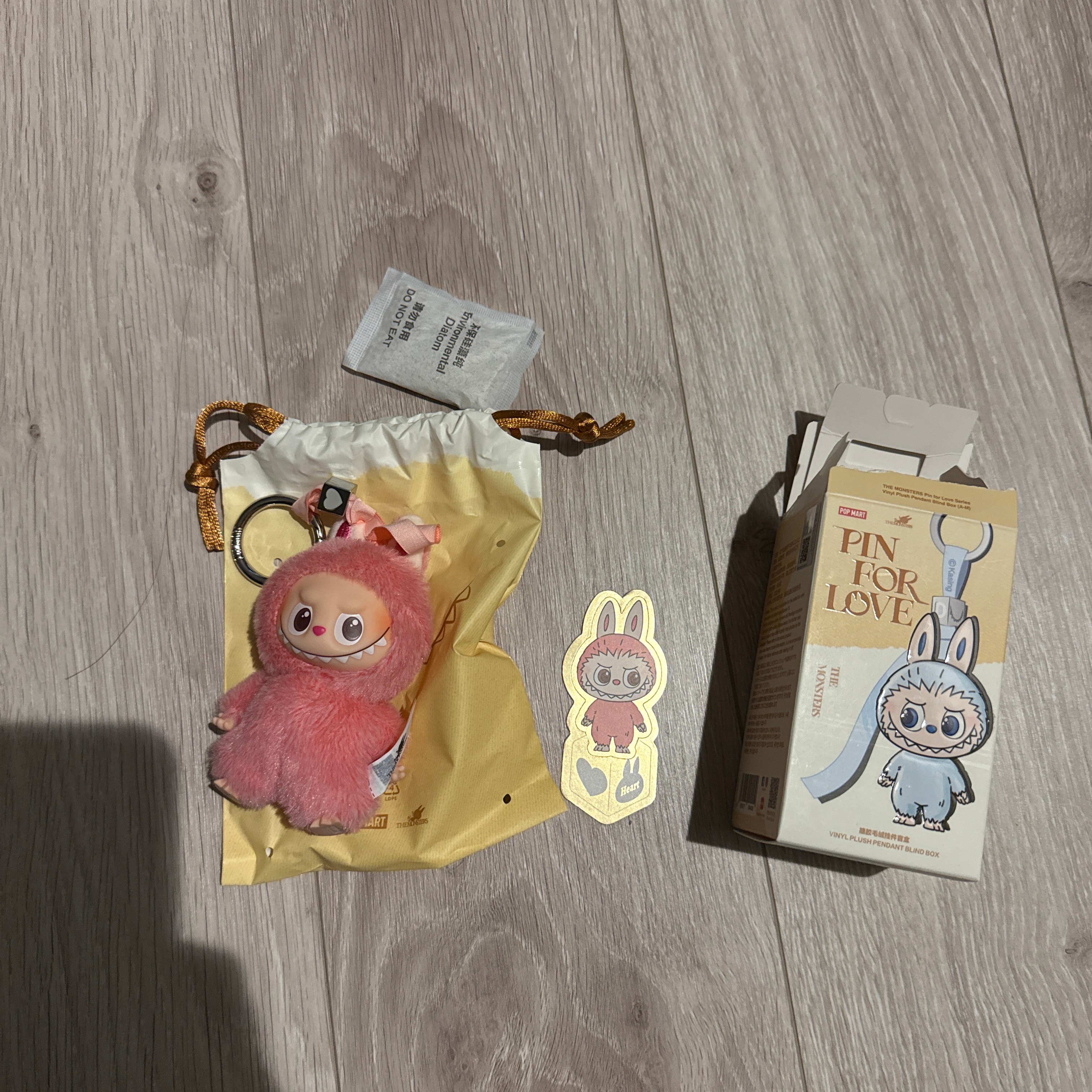 POP MART THE MONSTERS (LABUBU) Pin for Love Series-Vinyl Plush Pendant (A-M) Heart (Secret)
