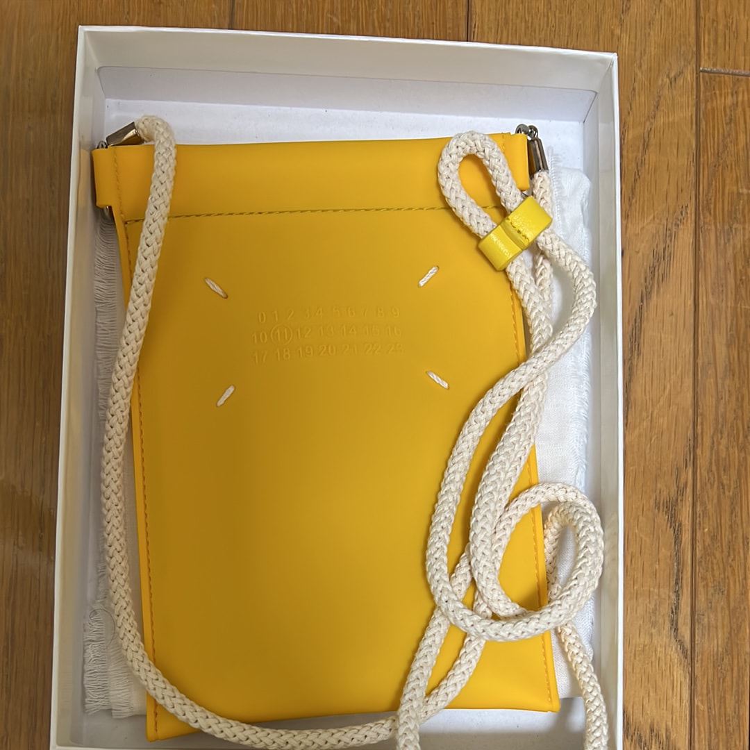 マルジェラ スマホショルダー