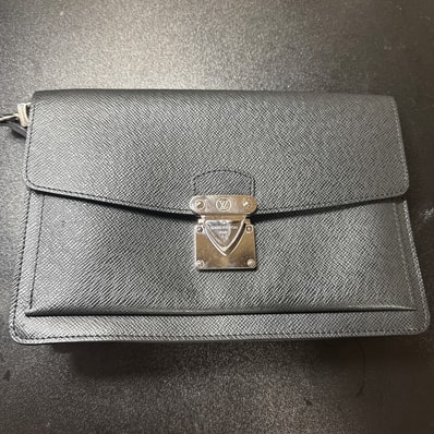 ルイヴィトン タイガ クラッチバッグ セカンドバッグ ブラック Sロック金具