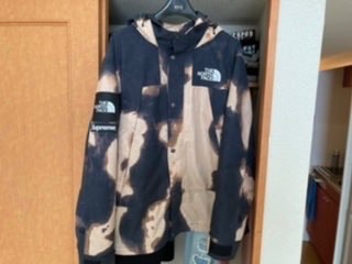 Supreme x The North Face Bleached Denim Print Mountain Jacket "Black"