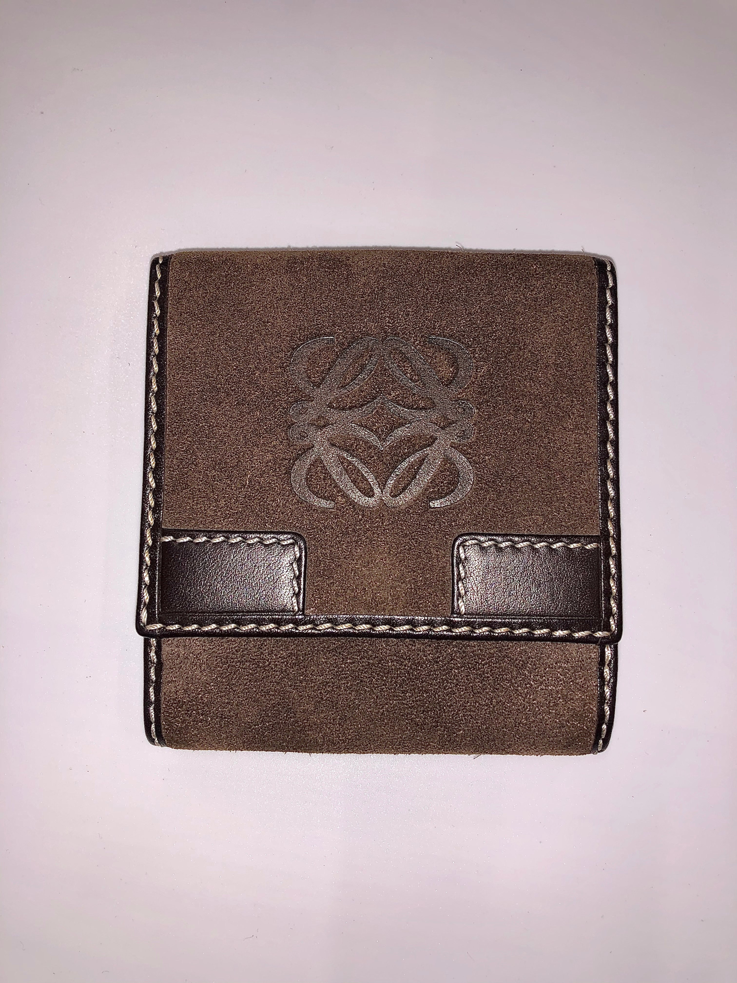 ロエベ 二つ折り財布