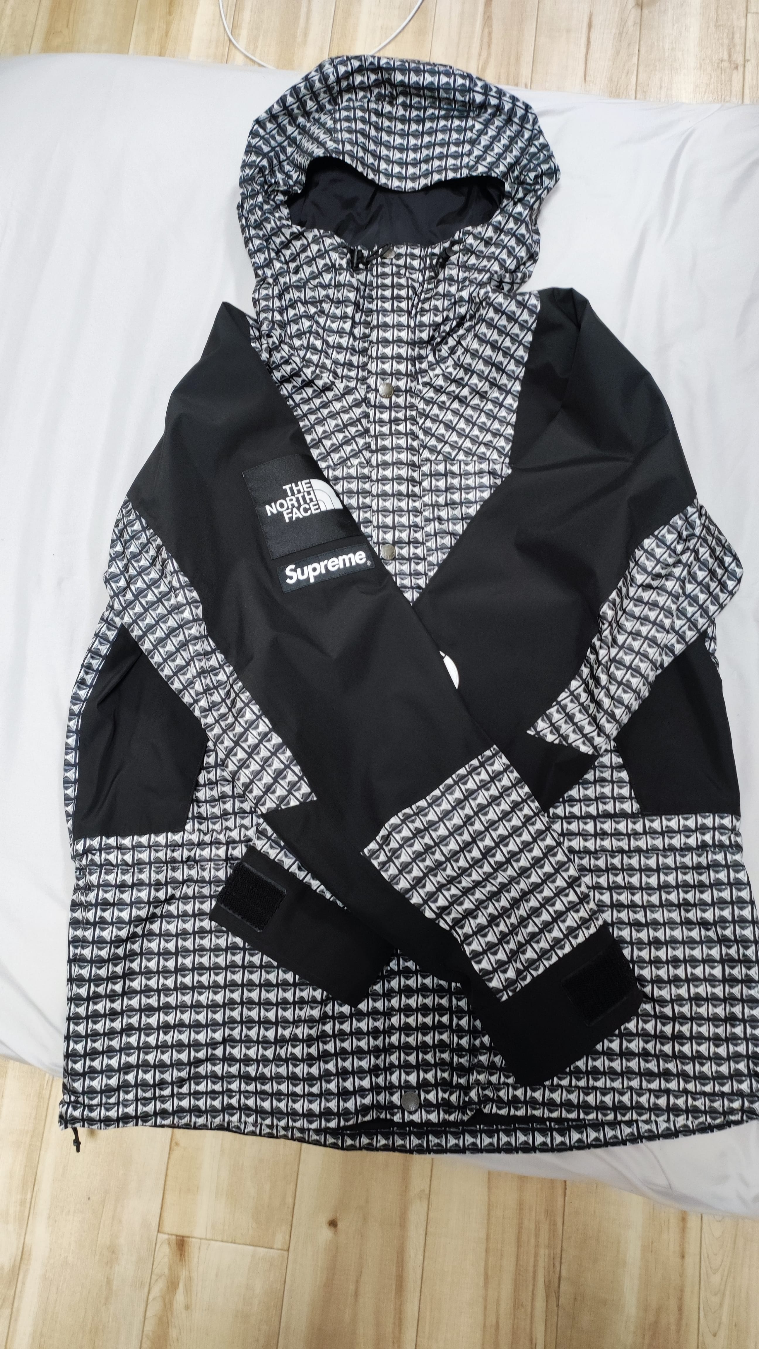 Supreme x The North Face Studded Mountain Light Jacket "Black"