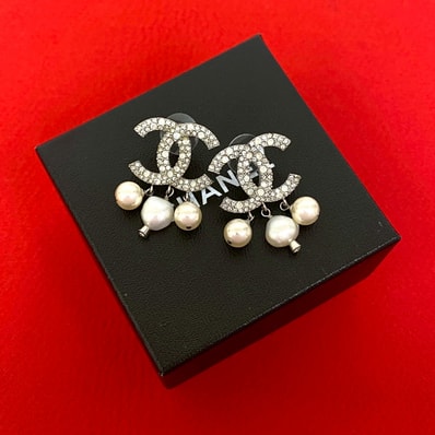 CHANEL シャネル ココマーク モチーフ ラインストーン フェイクパール メッキ ピアス シルバー
81929