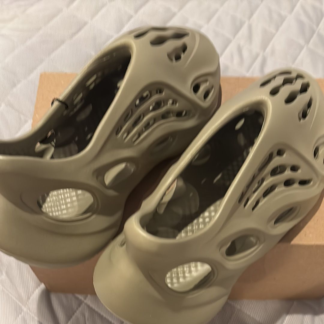adidas yeezy form runner