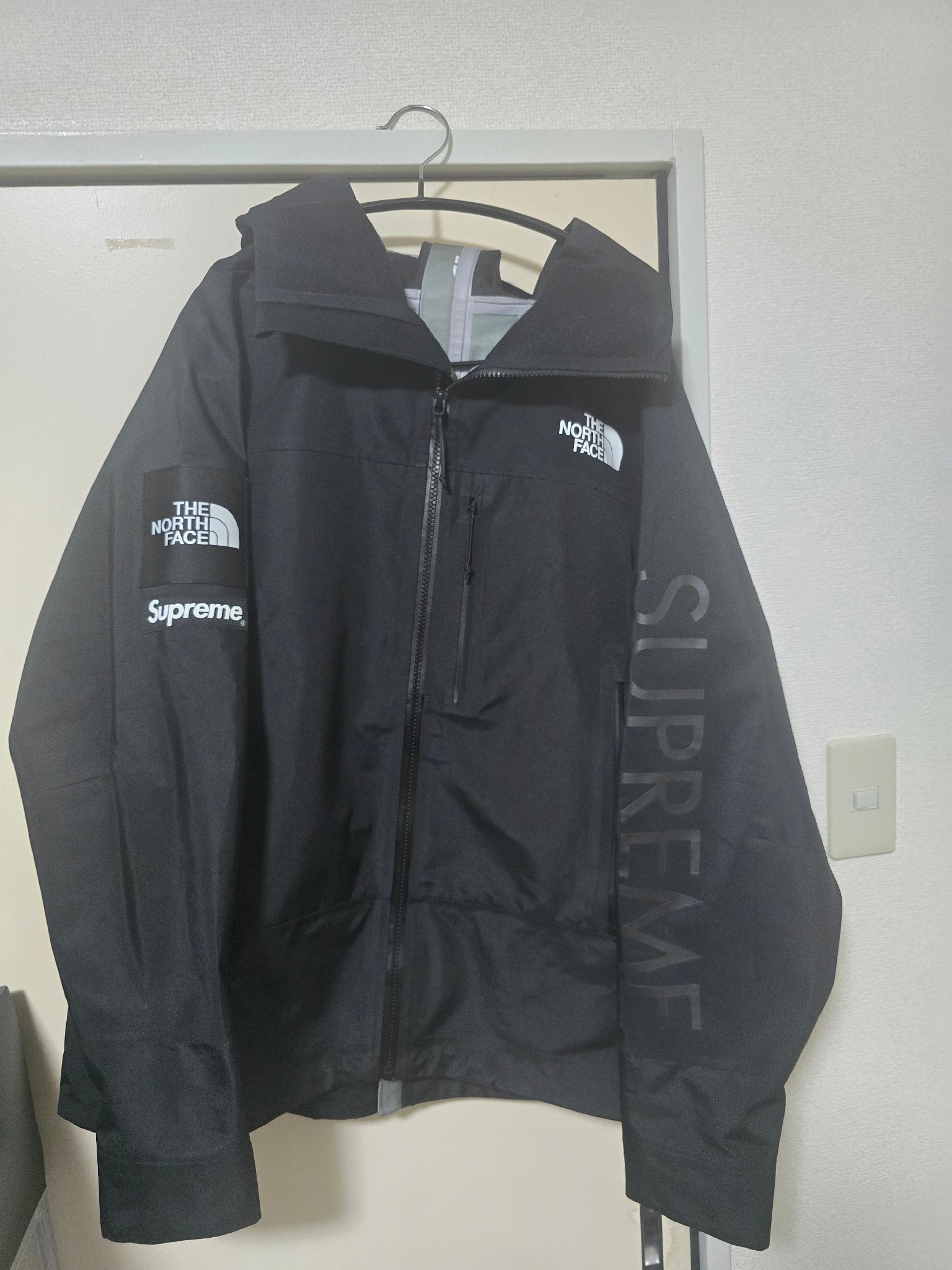 Supreme x The North Face Split Taped Seam Shell Jacket "Black"