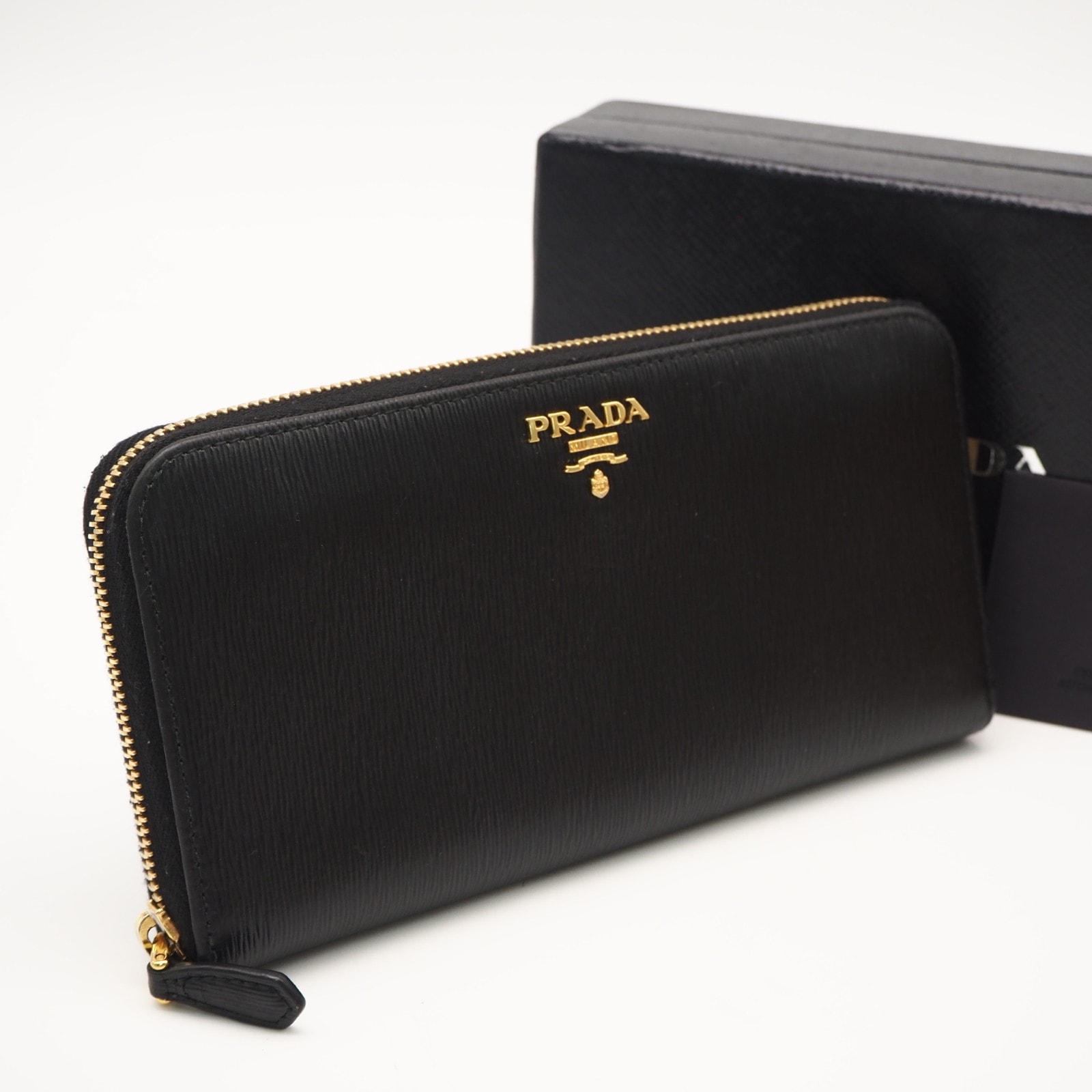 美品 PRADA プラダ サフィアーノメタル ラウンドファスナー長財布 1ML506 長財布 ブラック レディース