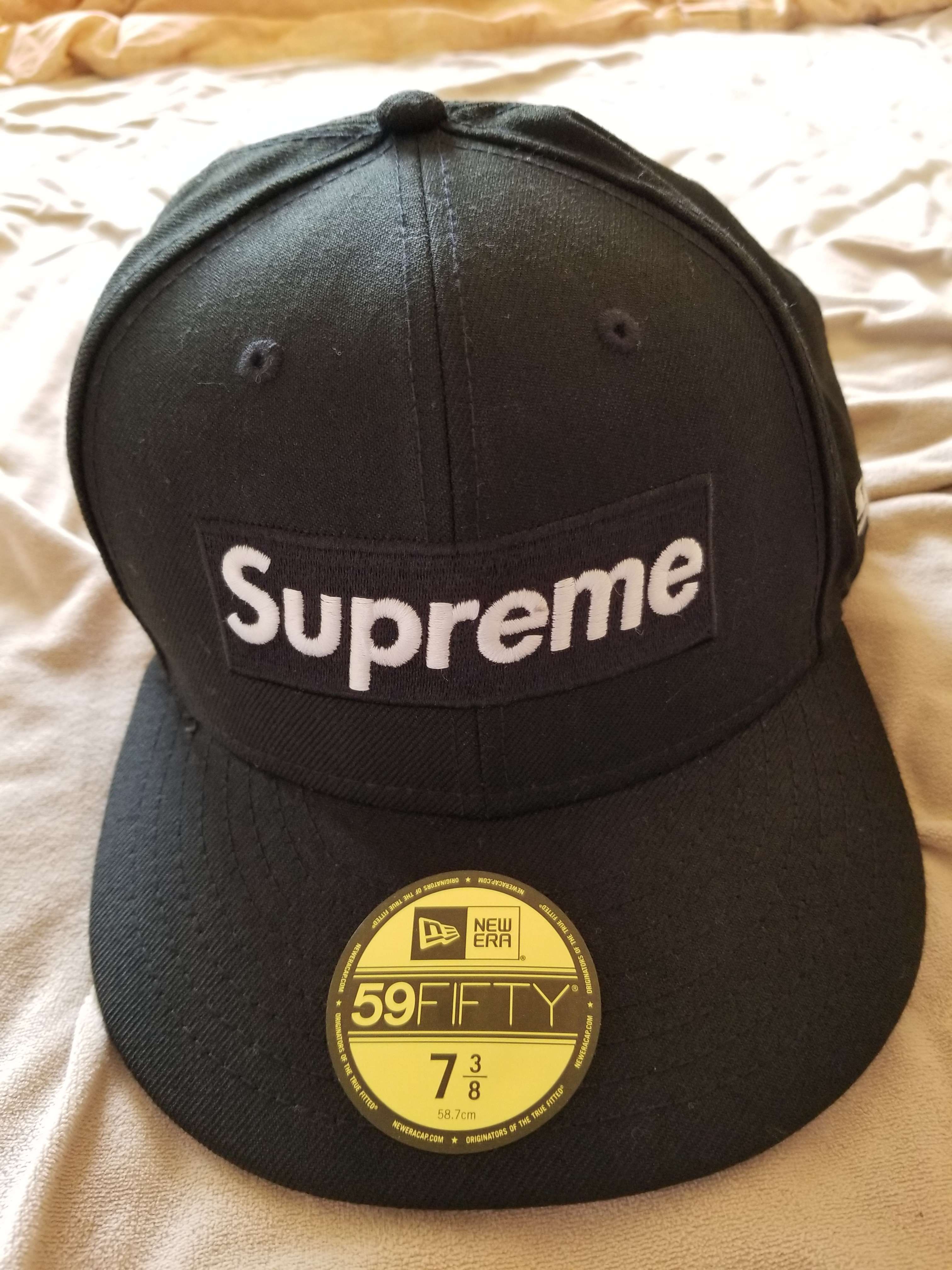 Supreme World Famous Box Logo New Era® "Black"