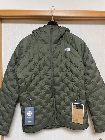 アストロライトフーディ