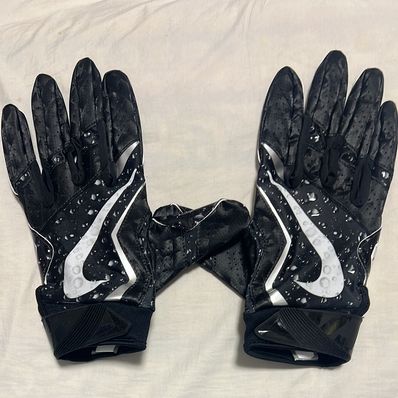 Supreme / Nike® Vapor Jet 4.0 Football Gloves "Black"
